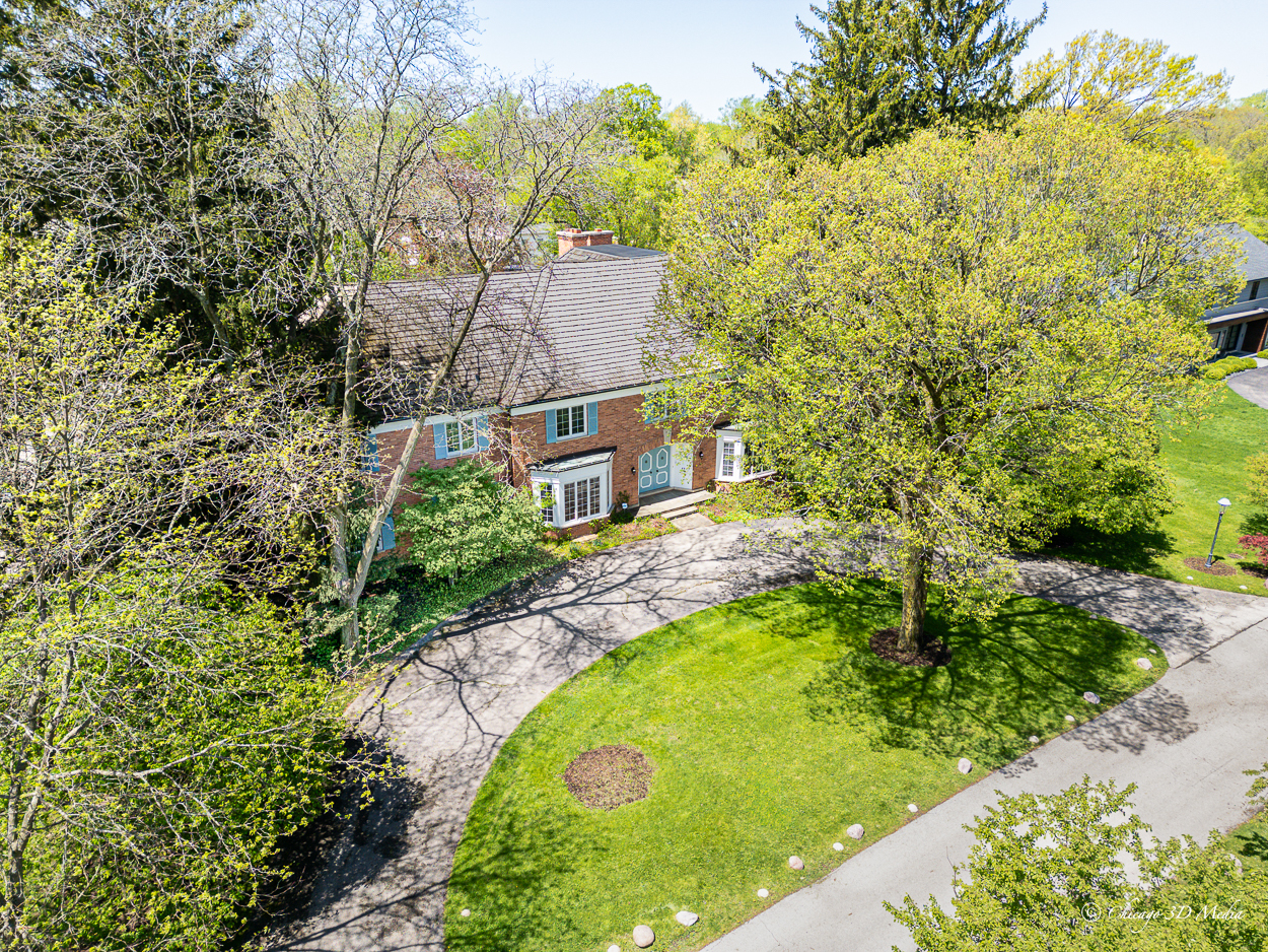 17 Longmeadow Road Winnetka, IL 60093 - Photo 2 of 46 a view of a house with a yard