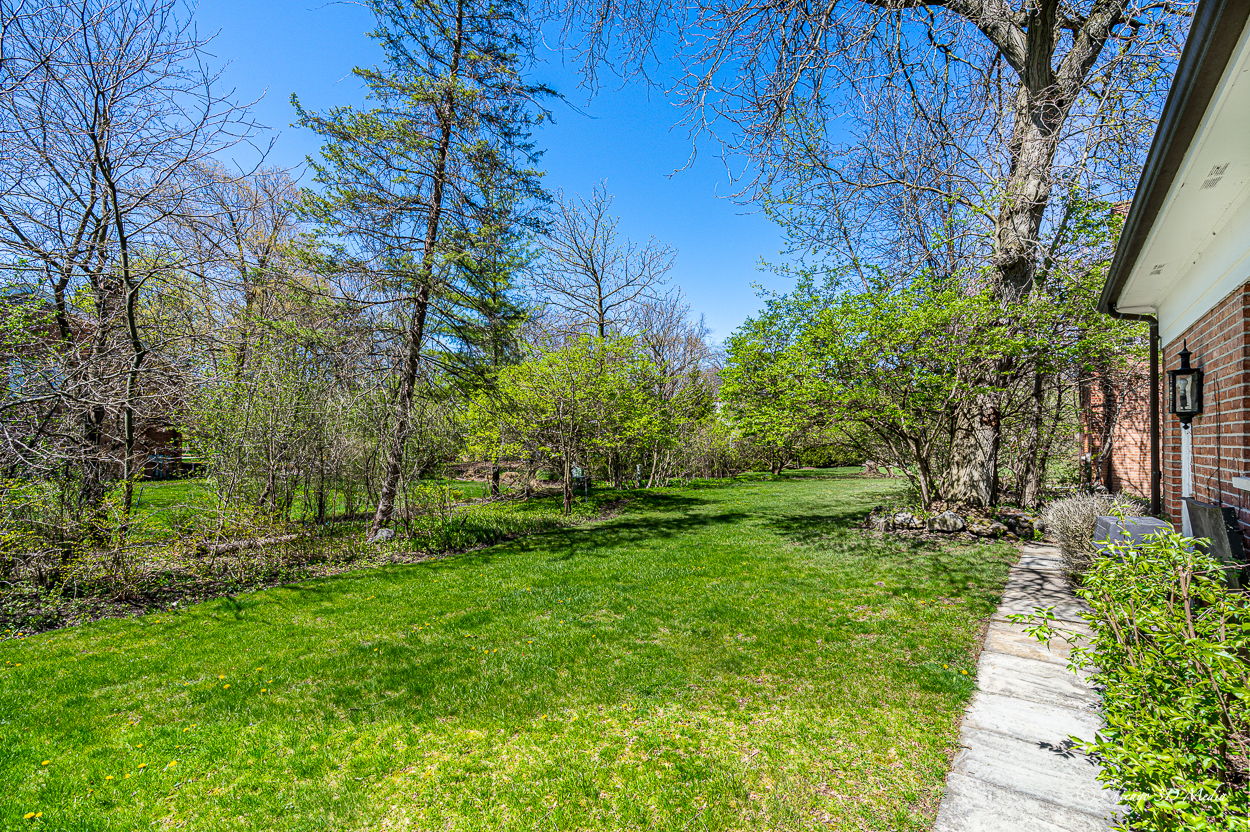 17 Longmeadow Road Winnetka, IL 60093 - Photo 32 of 46 a view of a back yard