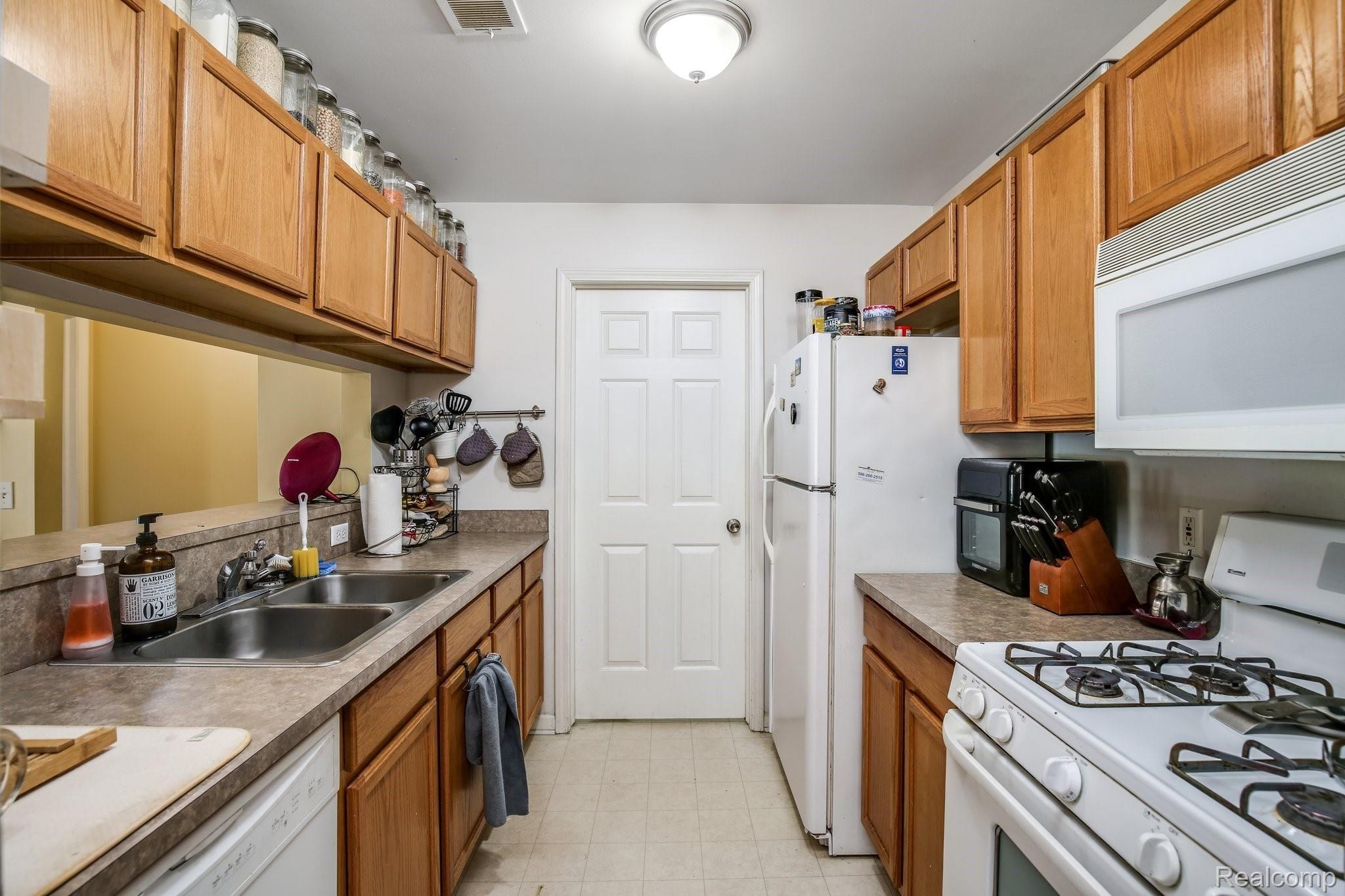 20648 Dunham Road Clinton Township, MI 48038 - Photo 18 of 28 20648+Dunham+Rd+Clinton+Township-26-web.jpg