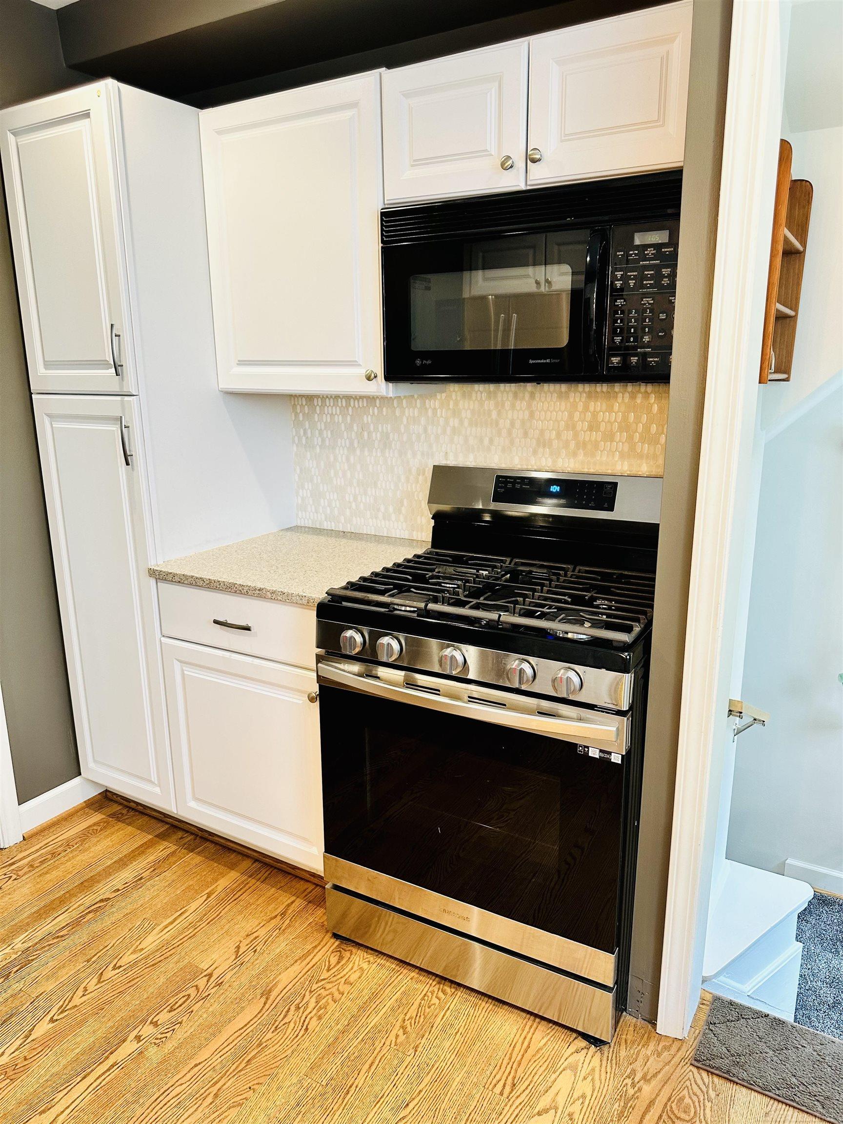 420 Lothrop Road Grosse Pointe, MI 48236 - Photo 2 of 20 KITCHEN