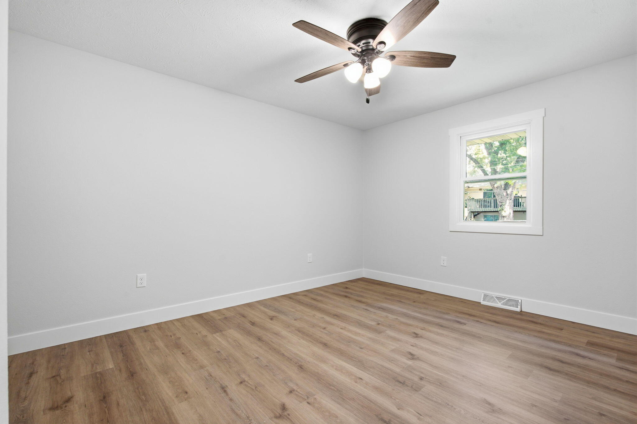 1524 South Charing Avenue Springfield, MO 65809 - Photo 24 of 34 24-web-or-mls-019_HWJ02632