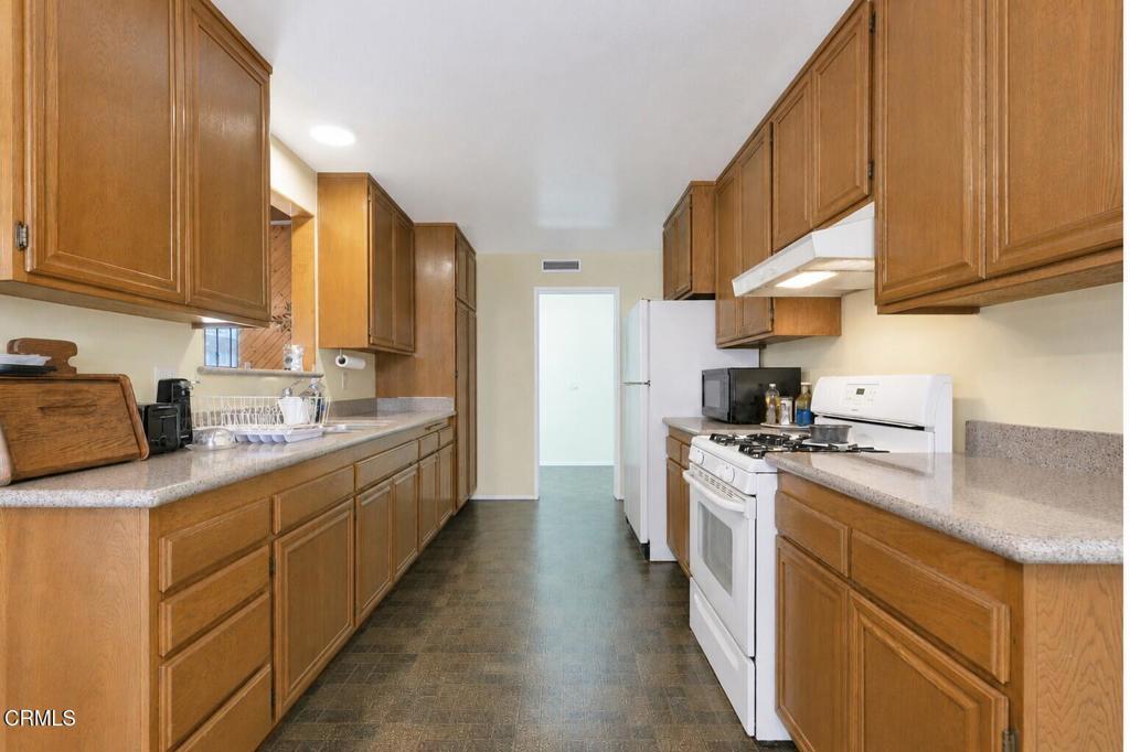 125 West Bard Road Oxnard, CA 93033 - Photo 8 of 14 kitchen edits