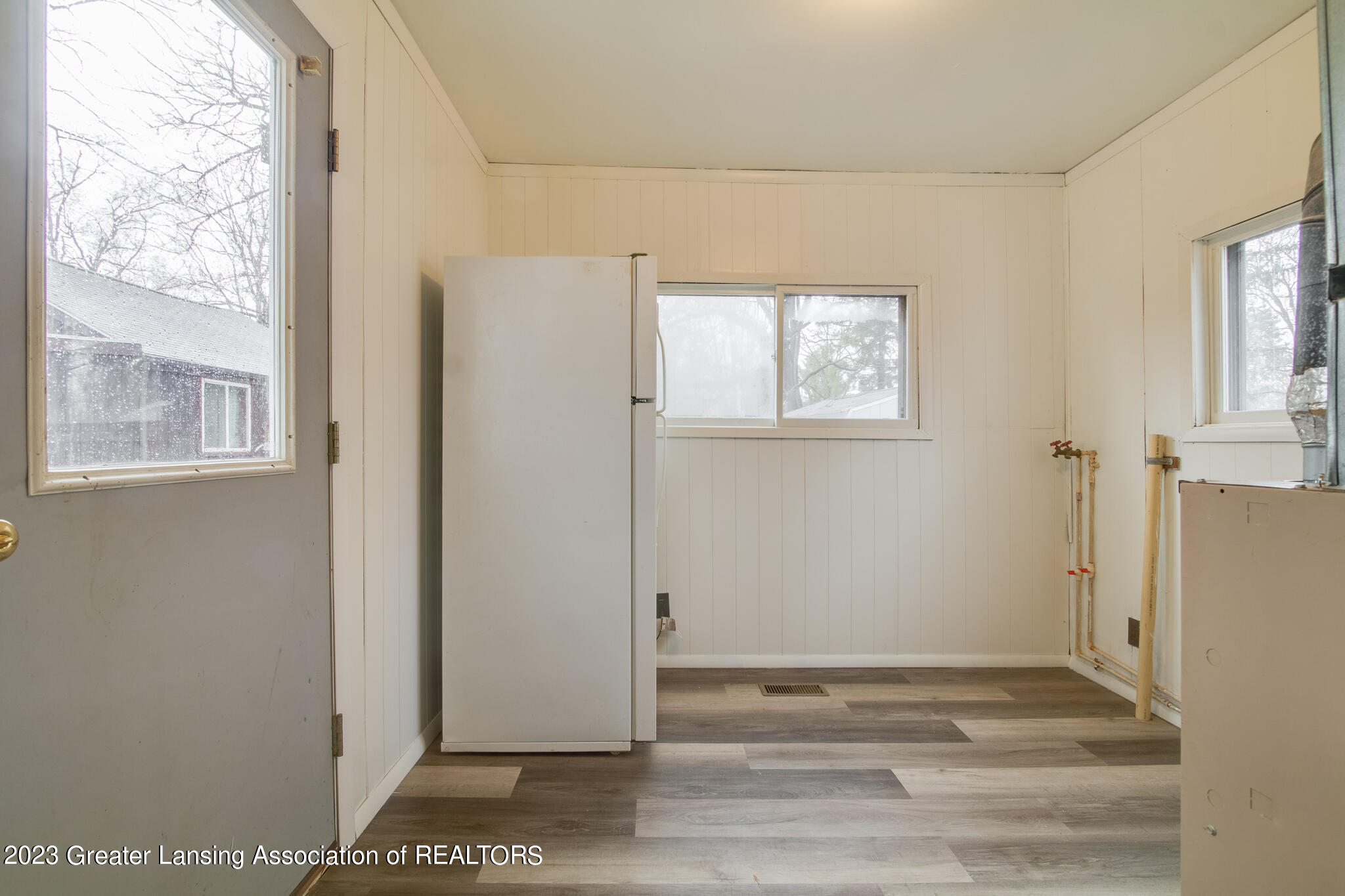 528 Stoner Road Lansing, MI 48917 - Photo 15 of 16 528_Stoner_ADRIANA-24