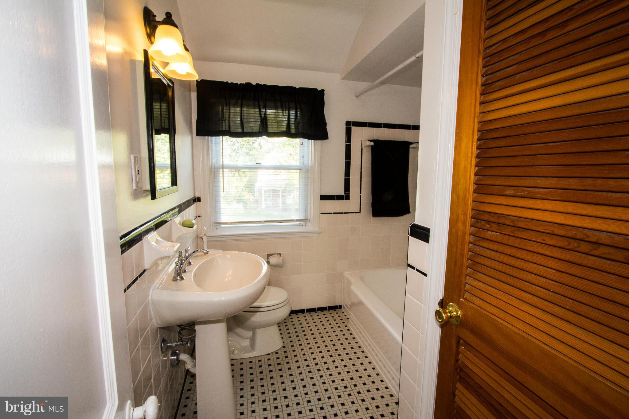 1339 Pentwood Road Baltimore, MD 21239 - Photo 14 of 21 Bath
