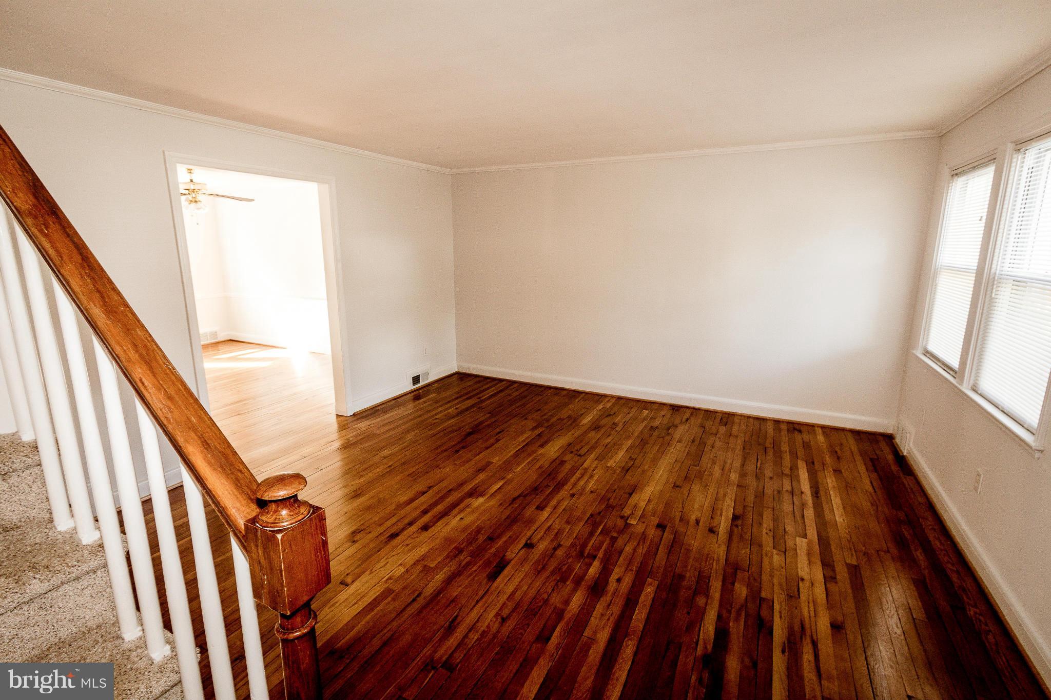1339 Pentwood Road Baltimore, MD 21239 - Photo 4 of 21 Living Room