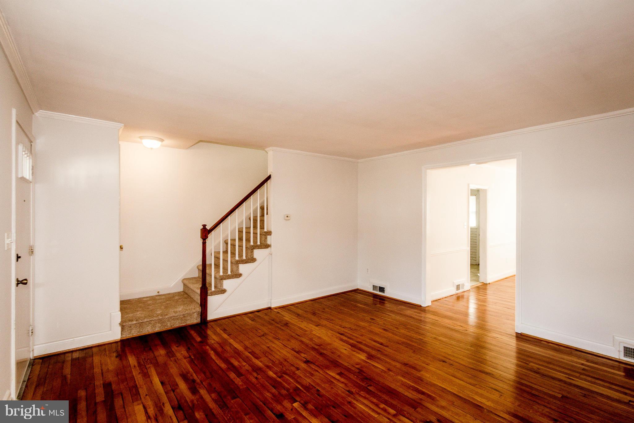 1339 Pentwood Road Baltimore, MD 21239 - Photo 5 of 21 Living Room