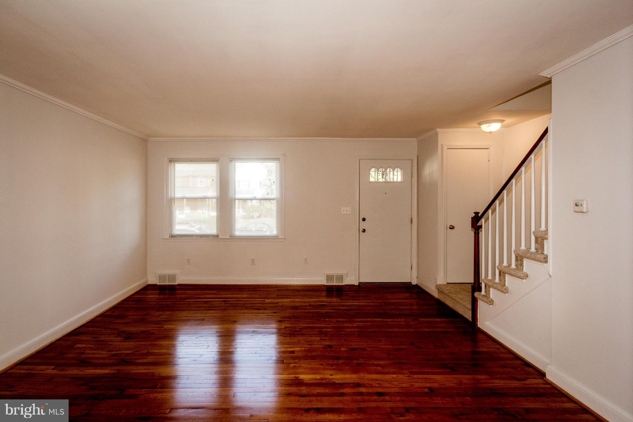 1339 Pentwood Road Baltimore, MD 21239 - Photo 6 of 21 Living Room