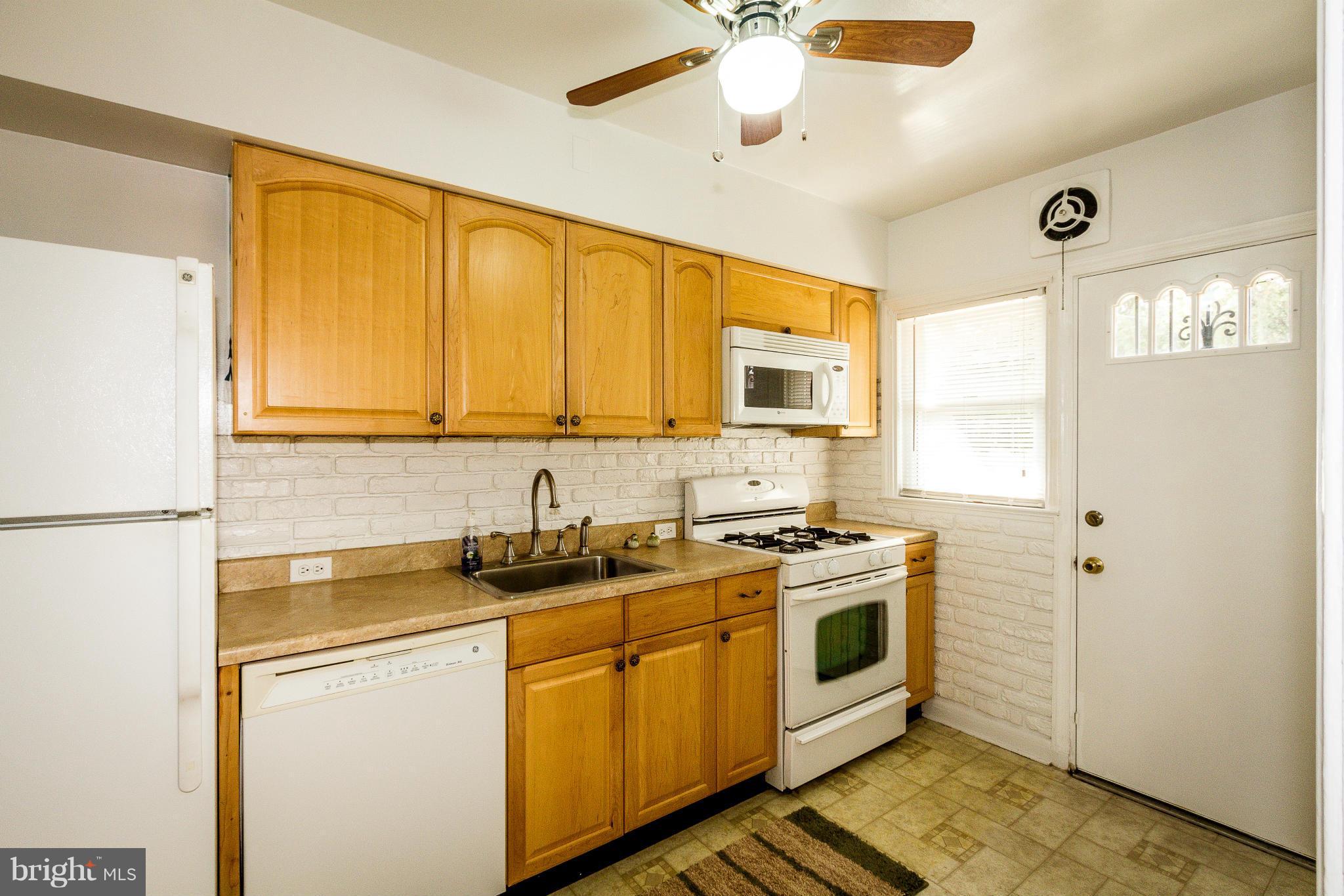 1339 Pentwood Road Baltimore, MD 21239 - Photo 8 of 21 Kitchen