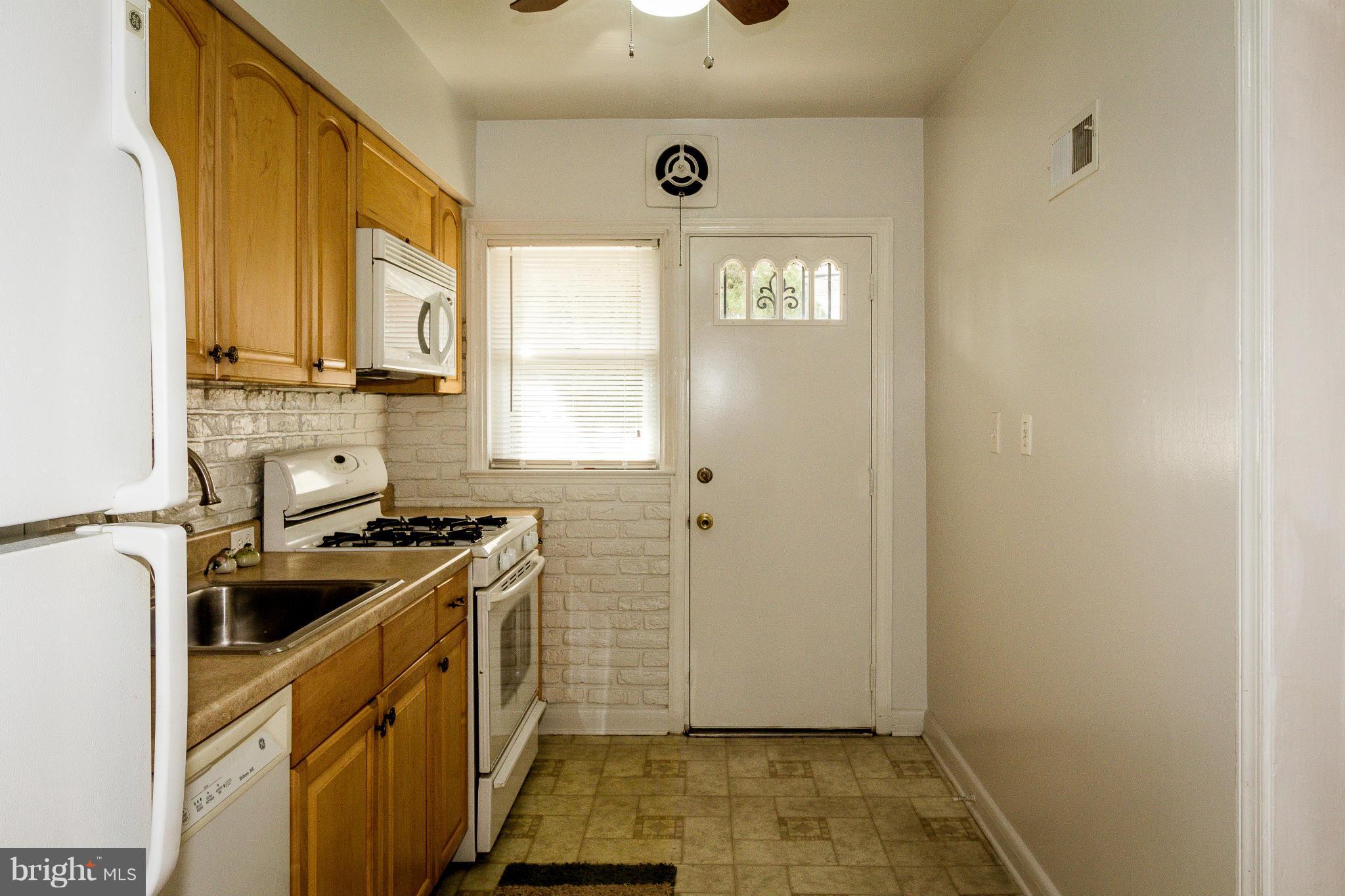 1339 Pentwood Road Baltimore, MD 21239 - Photo 9 of 21 Kitchen