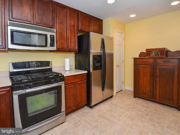 296 Flagstone Road, Unit 2 Chester Springs, PA 19425 - Photo 8 of 25 Kitchen