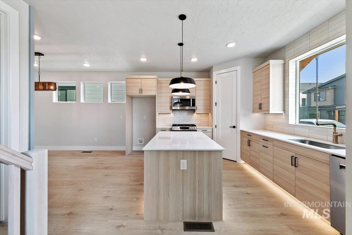 45 North Feather Reed Avenue Meridian, ID 83642 - Photo 6 of 42 Gallery Image 6