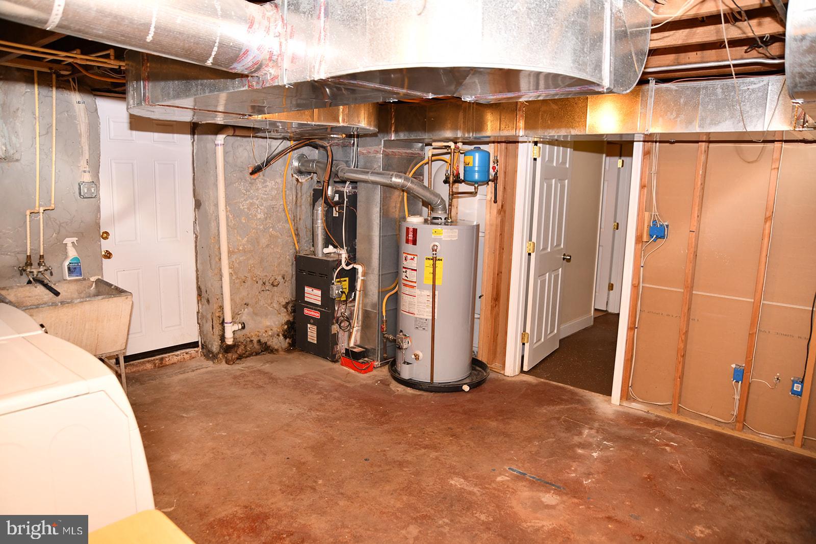 4626 Harcourt Road Baltimore, MD 21214 - Photo 12 of 19 LAUNDRY/UTILITY/STORAGE ROOM
