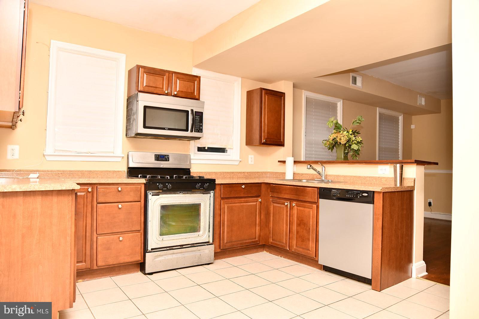 4626 Harcourt Road Baltimore, MD 21214 - Photo 7 of 19 KITCHEN