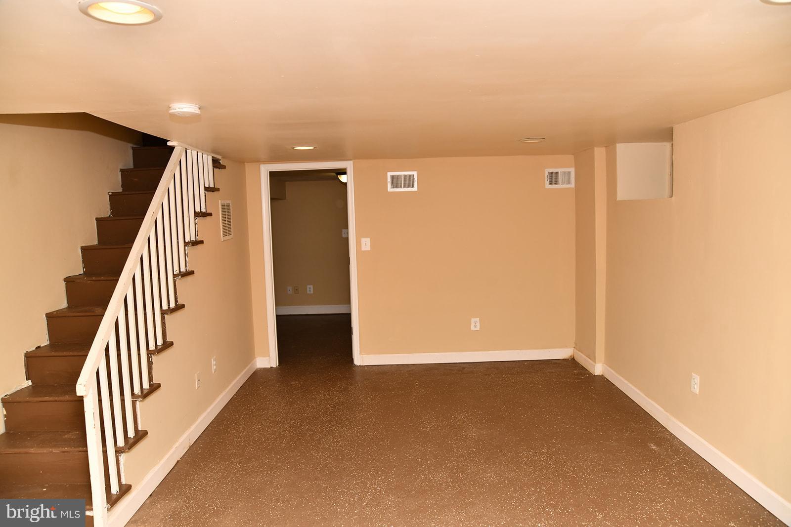 4626 Harcourt Road Baltimore, MD 21214 - Photo 8 of 19 FAMILY ROOM