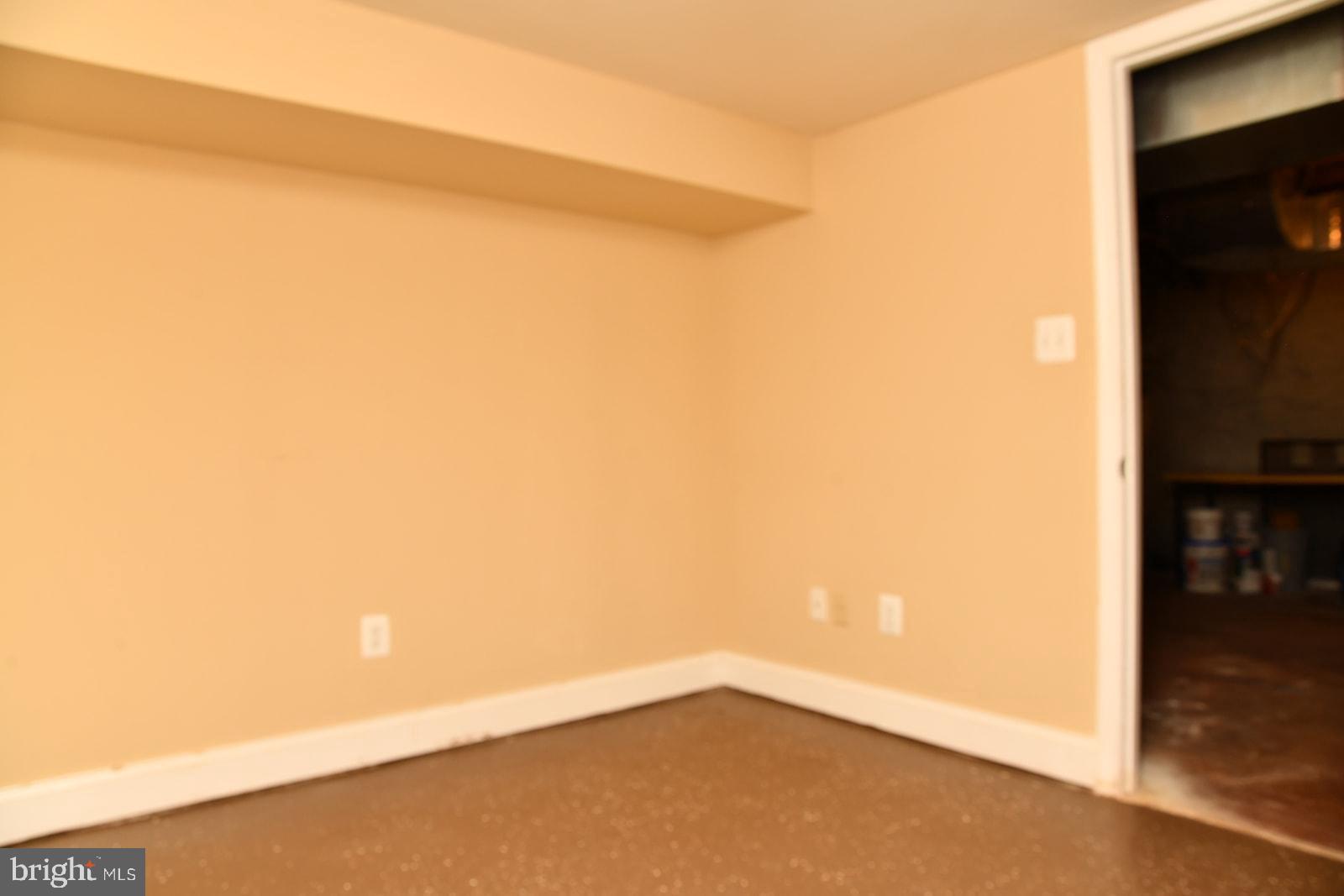 4626 Harcourt Road Baltimore, MD 21214 - Photo 10 of 19 BONUS ROOM