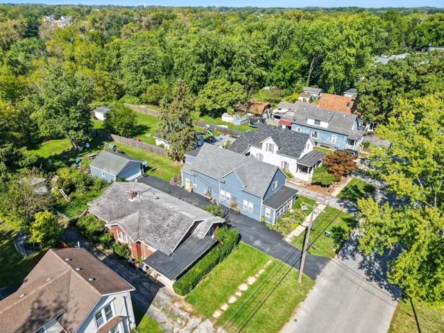 a view of a large yard