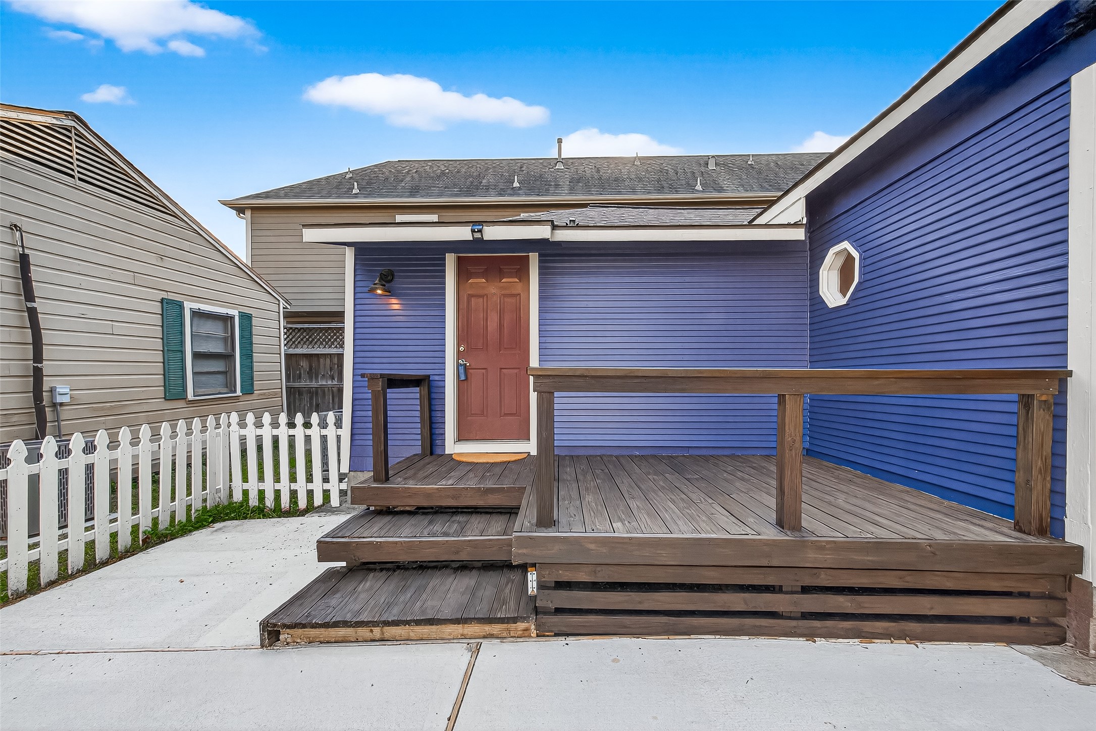 5122 Larkin Street Houston, TX 77007 - Photo 26 of 28 The deck at the back door.