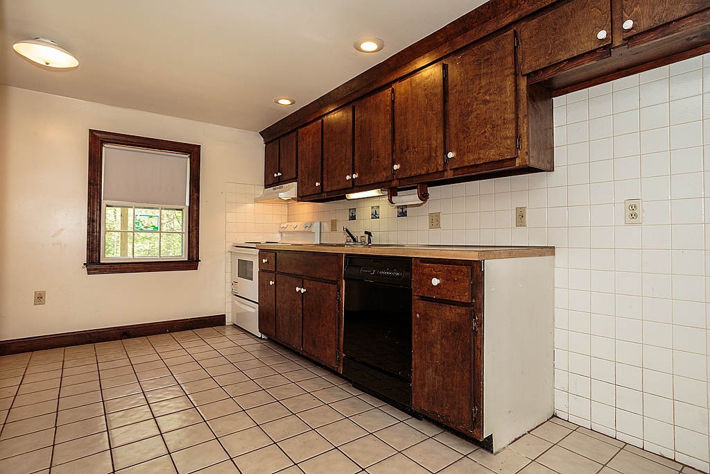 41 Maple Road Westford, MA 01886 - Photo 5 of 25 Gallery Image 5