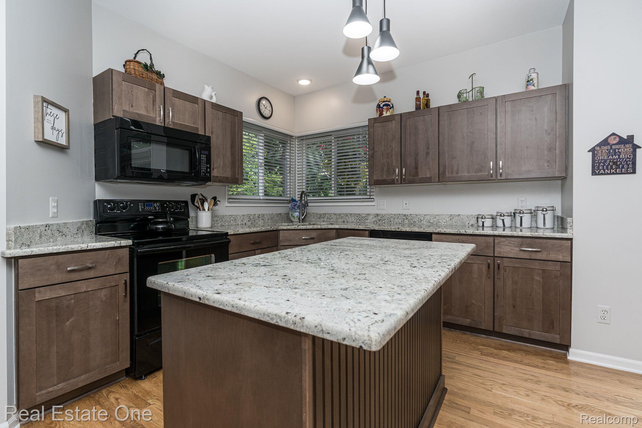 2657 Long Meadow Lane Rochester, MI 48307 - Photo 12 of 46 Beautiful Granite Kitchen