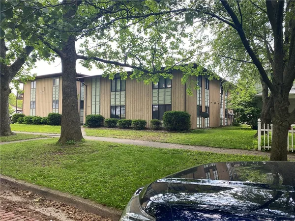 $995,000 | 1301-1305 Lafayette Avenue, Mattoon, IL 61938