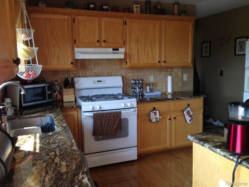 11585 Gilbert Road Memphis, MI 48041 - Photo 14 of 36 24051136-13.jpg