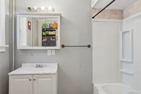 $2,075 | 14 Church Street, Unit 2, Marlboro, NY 12542