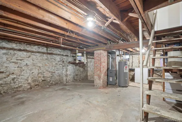 $2,075 | 14 Church Street, Unit 2, Marlboro, NY 12542