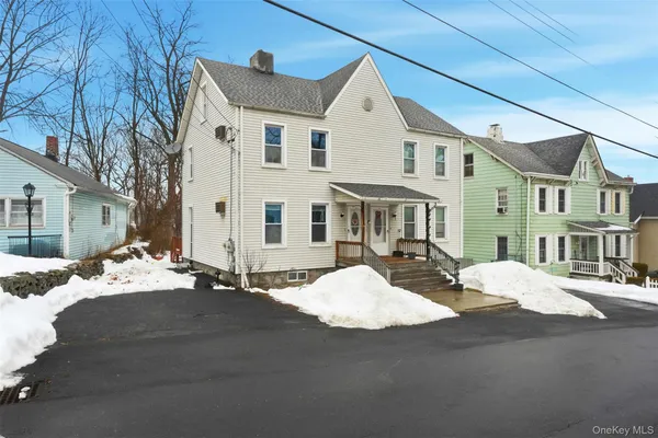 $2,075 | 14 Church Street, Unit 2, Marlboro, NY 12542