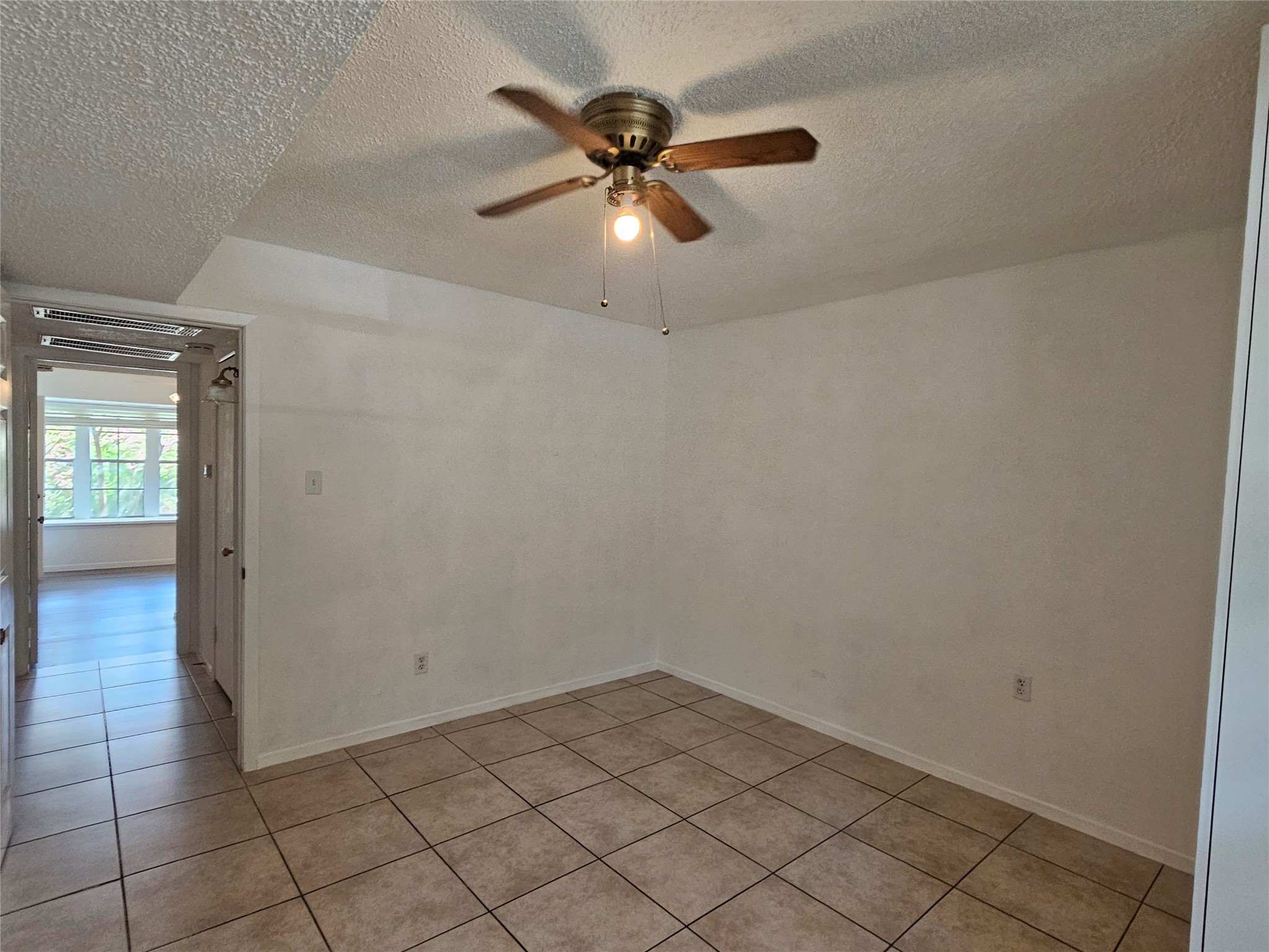 8287 Kingsbrook Road, Unit 268 Houston, TX 77024 - Photo 12 of 50 an empty room
