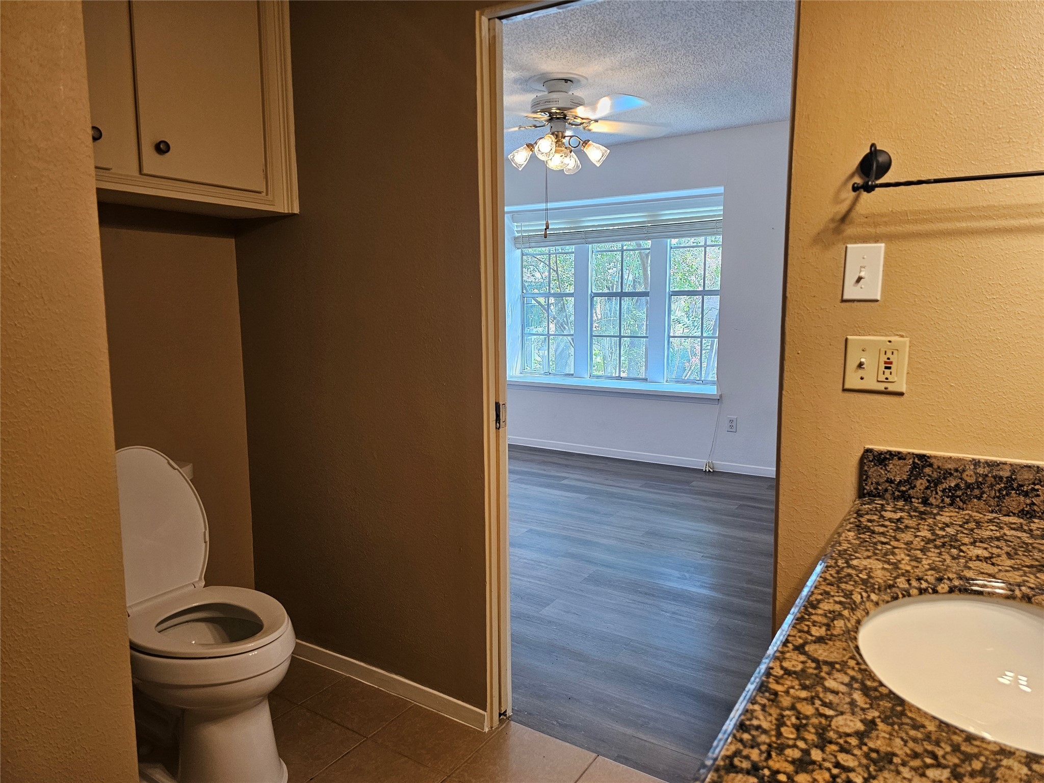 8287 Kingsbrook Road, Unit 268 Houston, TX 77024 - Photo 22 of 50 a bathroom with a sink and a toilet