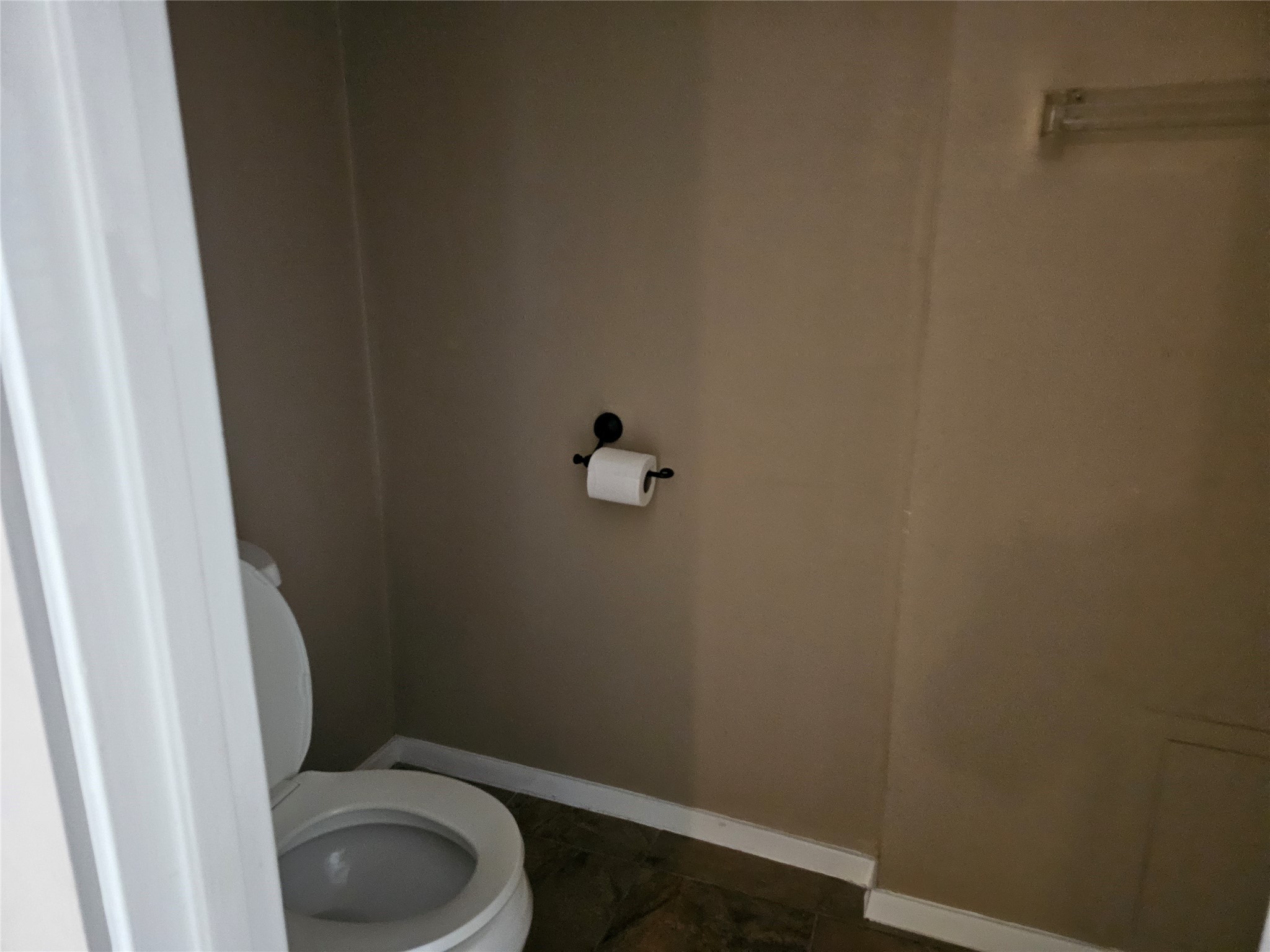 8287 Kingsbrook Road, Unit 268 Houston, TX 77024 - Photo 29 of 50 a bathroom with a toilet and a sink
