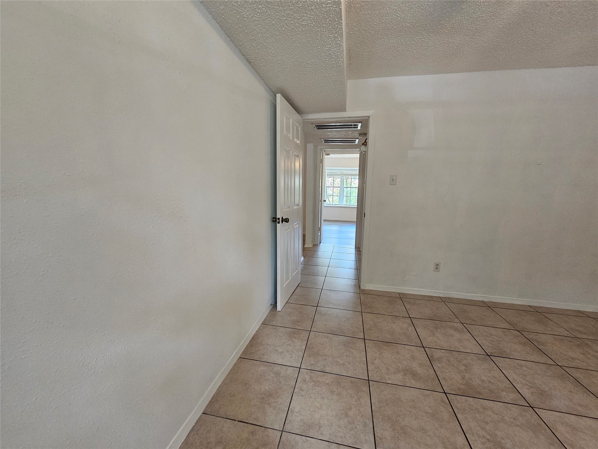8287 Kingsbrook Road, Unit 268 Houston, TX 77024 - Photo 38 of 50 a view of a hallway