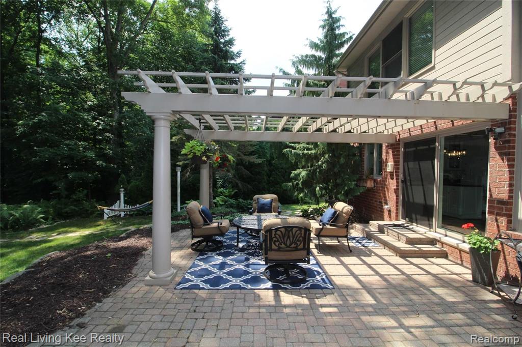 1081 Chesapeake Rochester Hills, MI 48307 - Photo 8 of 80