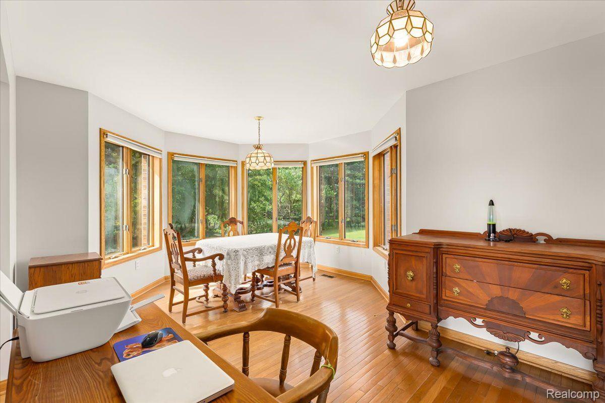 5360 North Owosso Road Fowlerville, MI 48836 - Photo 13 of 38 5360 Owosso Road - Dining