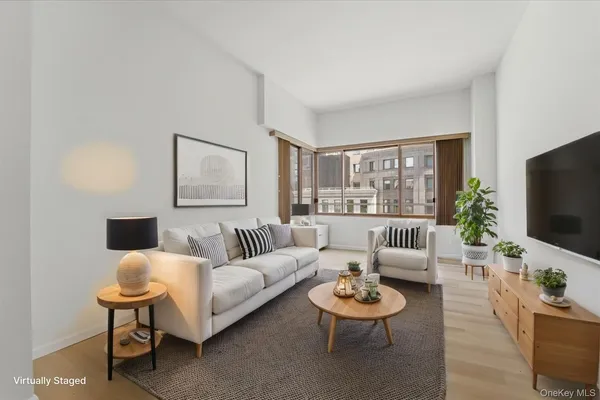 $700,000 | 350 West 50th Street, Unit 6N | Hell's Kitchen