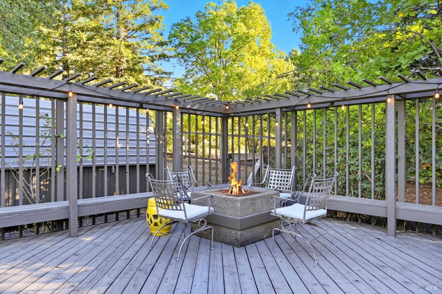 246 Zinfandel Road Healdsburg, CA 95448 - Photo 36 of 50 a view of sitting area with chairs
