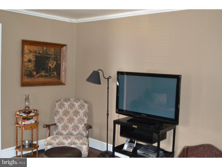 35 Clementon Road West Gibbsboro, NJ 08026 - Photo 2 of 15 Family Room