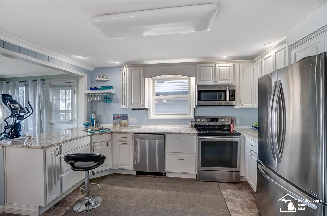 4635 Allen Cove Road Luna Pier, MI 48157 - Photo 10 of 35 50014420-9.JPG