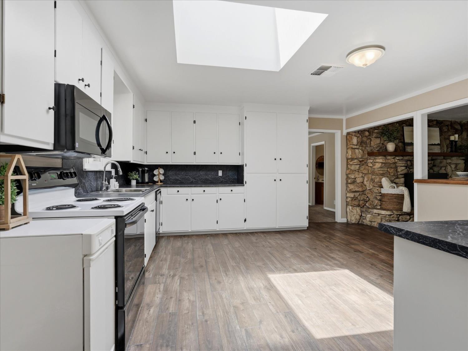 49020 Manzanita Road Oakhurst, CA 93644 - Photo 8 of 61