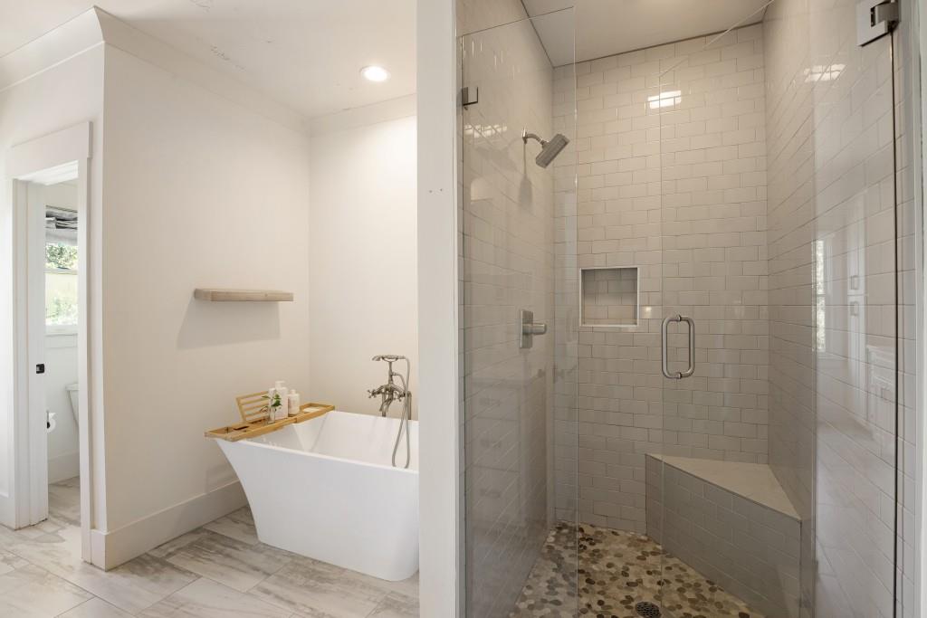 13235 Arnold Mill Road Roswell, GA 30075 - Photo 33 of 72 a bathroom with a bathtub and shower