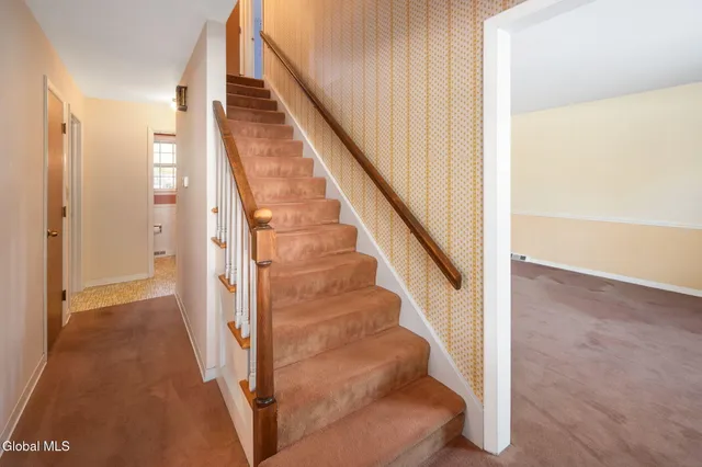 $400,000 | 36 Dumbarton Drive, Bethlehem, NY 12054