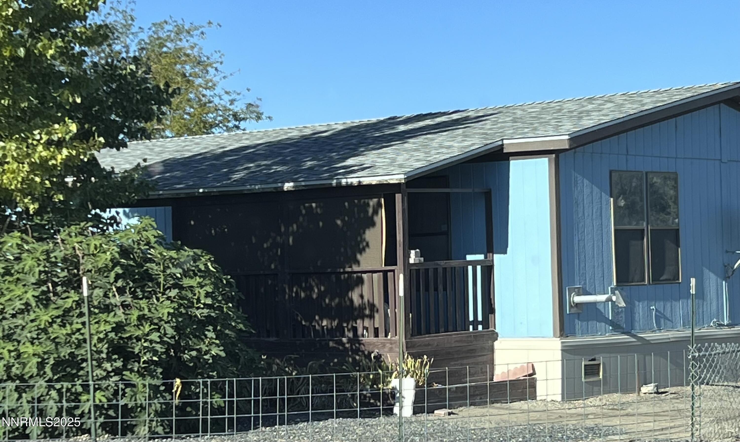 660 South Meridian Road Lovelock, NV 89419 - Photo 18 of 20 front view of a house with a tree