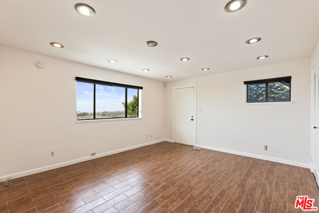 5535 Secrest Drive Los Angeles, CA 90043 - Photo 27 of 39