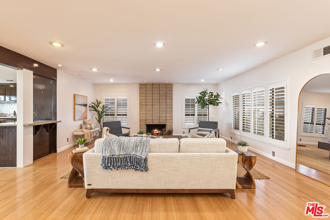 5535 Secrest Drive Los Angeles, CA 90043 - Photo 5 of 39