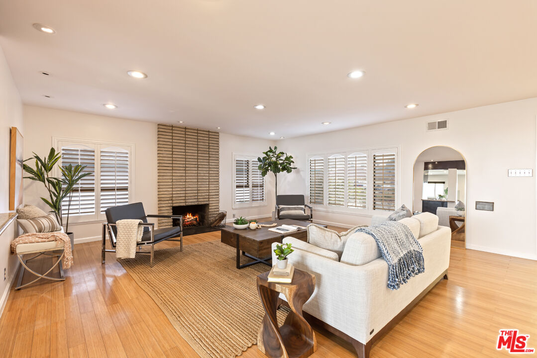 5535 Secrest Drive Los Angeles, CA 90043 - Photo 7 of 39