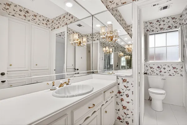 $815,000 | 13726 Kingsride Lane, Houston, TX 77079