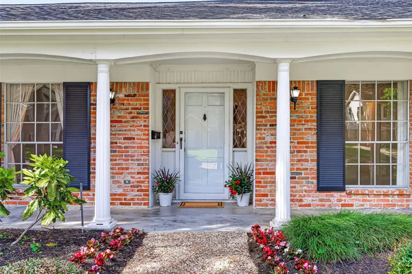 $815,000 | 13726 Kingsride Lane, Houston, TX 77079