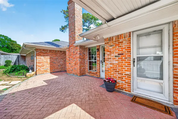 $815,000 | 13726 Kingsride Lane, Houston, TX 77079