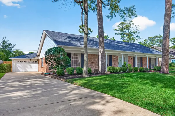 $815,000 | 13726 Kingsride Lane, Houston, TX 77079
