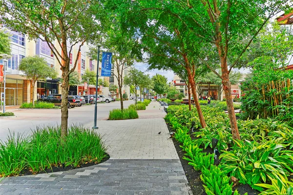 $815,000 | 13726 Kingsride Lane, Houston, TX 77079